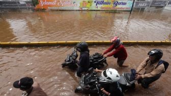 Banjir Masih Merendam Sejumlah Titik di Jakarta Barat