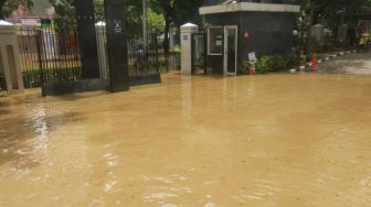 PN Jakpus Kebanjiran, Jaksa Tipikor Naik Perahu Karet ke Ruang Sidang