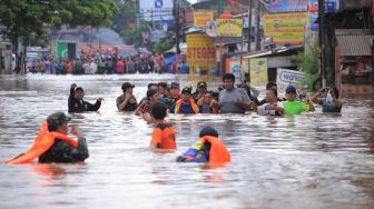 Banjir Kepung Jabodetabek,  Andi Arief Pertanyakan Kinerja BMKG