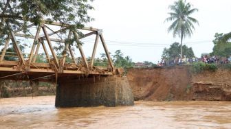 Banjir Bandang Lebak; 14 Jembatan Rusak dan 2 Sekolah Negeri Hanyut