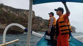 Pemancing Terseret ke Laut dari Atas Tebing Nusa Penida
