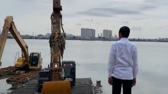 Jokowi Lakukan Inspeksi Mendadak ke Waduk Pluit