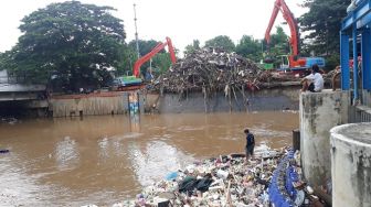 LIVE STREAMING: Kondisi Terkini Pintu Air Manggarai