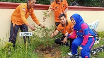 Cegah Bencana Alam, Polres Muaro Jambi Tanam 1.999 Pohon