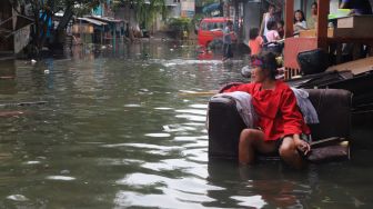 Banjir Jakarta Disebut Surut Sepenuhnya, Ratusan Warga Masih Mengungsi