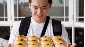 Teman Ngopi saat Hujan, Resep Roti Bluder Nicky Tirta Ini Yummy Banget Lho!