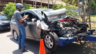 Minibus Tabrak Truk di Situbondo, Dua Polisi Meninggal