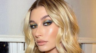 Unggah Foto Perut Berotot, Hailey Baldwin Dapat Pujian dari Kylie Jenner