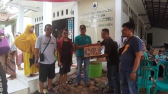 Pokja Wartawan Harian Cilegon Salurkan Bantuan di Wilayah Sajira