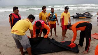 Terseret Arus Pantai Kuta, Tim SAR Temukan Jasad Wisatawan Kolombia