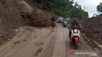 Akses Beberapa Desa Terisolasi Akibat Longsor di Sukajaya Mulai Terbuka