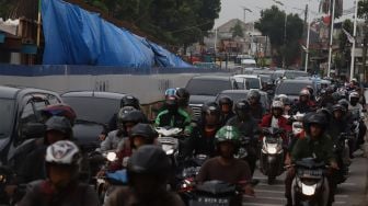 Pembangunan Jembatan Layang Lenteng Agung Sebabkan Kemacetan Parah