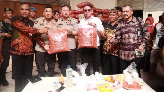 Polda Jatim Gerebek Rumah Pemroduksi Camilan Berbahan Dasar Telur Busuk