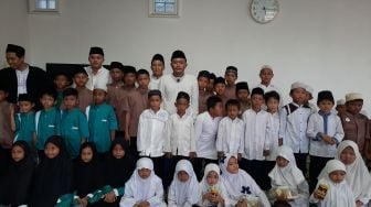 Sule dan Rizky Febian Tahlilan di Rumah Orangtua Lina Jubaedah