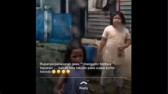 Dari Dalam Mobil, Pria ini Kerjai Anak Kecil Hingga Ketakutan