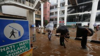 Yang Tersisa Dari Pasar Cipulir Pasca Banjir