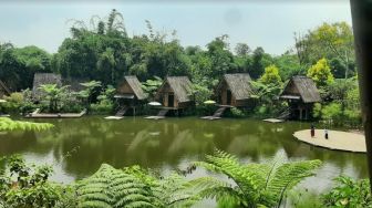 Ngeriung di Pinggir Danau, Menyantap Makanan Khas Sunda di Dusun Bambu