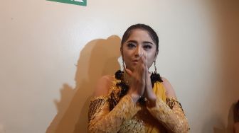 Positif Corona, Dewi Perssik Ungkap Hasil Swab Terkini