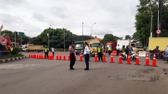 Ada Lobang Besar, Jalan Daan Mogot ke Arah Jakarta dan Tangerang Ditutup