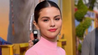 Selena Gomez Siap Luncurkan Lini Makeup, Ada 48 Warna Foundation!