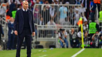 Bukan Marah, Pria Ini Malah Bahagia usai Ditabrak Zinedine Zidane