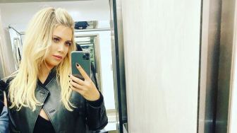 Pamer Pose Nungging, Wanda Nara Dihujat hingga Tutup Kolom Komentar