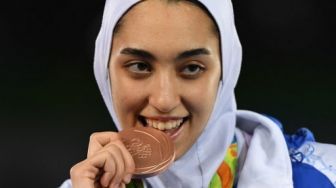 Atlet Putri Iran Peraih Medali Olimpiade Mengaku Membelot