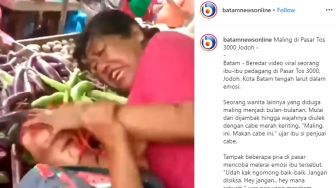 Viral! Aksi Emak-emak Jambak Maling Wanita di Pasar: Makah Nih Cabe!