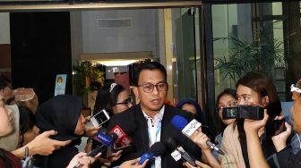 KPK Cecar Sekjen DPR Indra Iskandar Soal Proyek Helikopter PT DI