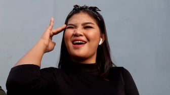 Meldi Nggak Berani Buka Kolom Komentar, 5 Artis Ikuti Lathi Challenge