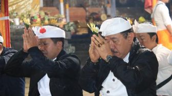 Wagub Bali Ingatkan Masyarakat Jalankan Ibadah Tetap Gotong Royong