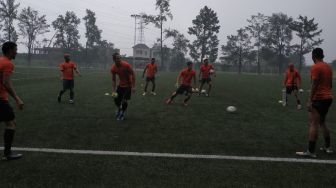 Diwarnai Hujan Lebat dan Petir, Latihan Persija Bubar Lebih Awal