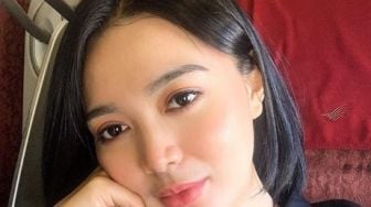 Wika Salim Pakai Kemeja Tak Dikancing, Warganet: Salah Fokus!