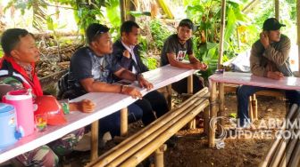 Jalan Rusak Berlumpur Akibat Proyek Tol Bocimi di Ciambar Sukabumi