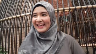 8 Ngidam Artis Paling Nyeleneh, Injak Rumput sampai Ajak Presiden Foto Bareng