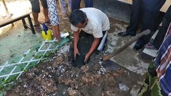 Kuburan Jabang Bayi di Rumah Toto Santoso Dibongkar Warga