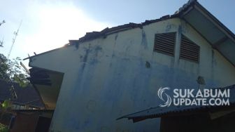 Atap Kelas SDN Simpang Simpenan Sukabumi Ambruk