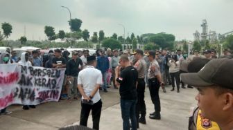 Warga Rawa Arum Cilegon Ancam Blokir Jalan Menuju PT Krakatau Osaka Steel