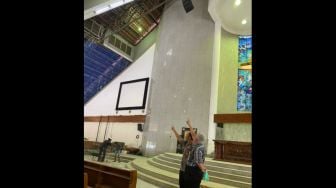 Plafon Gereja Maria Jakbar Runtuh saat Misa, 2 Jemaat Dilarikan ke RS