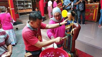 10 Tahun Bersihkan Klenteng Jelang Imlek, Jhony: Ini Panggilan Hati Saya