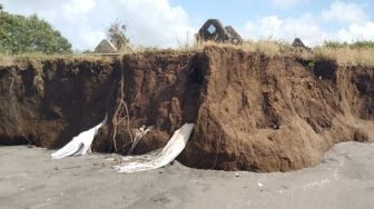 Tanah Warga di Kalbar Hilang Tergerus Lautan