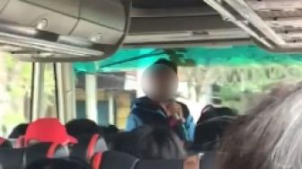 Viral Tour Guide dan Wisatawan Cekcok di Dalam Bus, Ternyata Ini Sebabnya