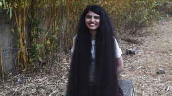 Gadis asal India Nilanshi Patel berpose di kota Modasa, sekitar 110 km dari Ahmedabad, India, Minggu (19/1). [SAM PANTHAKY / AFP]