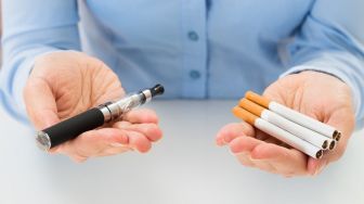 Hits Health: Sesak Napas Gara-Gara Vape dan Rokok, Syarat Jeda Vaksin Booster Kedua