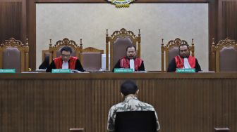 Terdakwa kasus suap jual beli jabatan di lingkungan Kementerian Agama Romahurmuziy menjalani sidang vonis di Pengadilan Tipikor Jakarta Pusat, Jakarta, Senin (20/1). [Suara.com/Alfian Winanto]