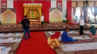 Terima Gelar dari Lembaga Adat, Bupati Bengkalis Mangkir Panggilan KPK