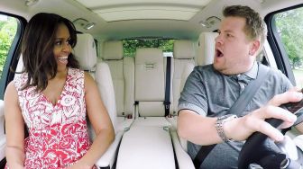 Resolusi 2020, James Corden Ogah Pakai Korset saat Syuting