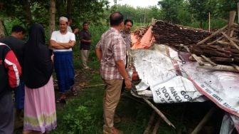 Tertimpa Kandang Ayam Ambruk, Suami Tewas Tengkurap di Atas Istri