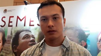 Baliho Nicholas Saputra di Pinggir Jalan, Khawatir Pengendara Gagal Fokus