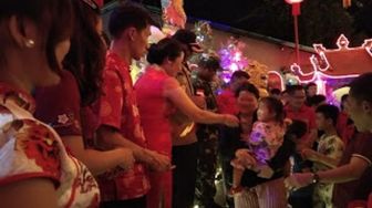 Imlek di Singkawang, Wali Kota Tjhai Chui Mie Bagkan 1.400 Angpau